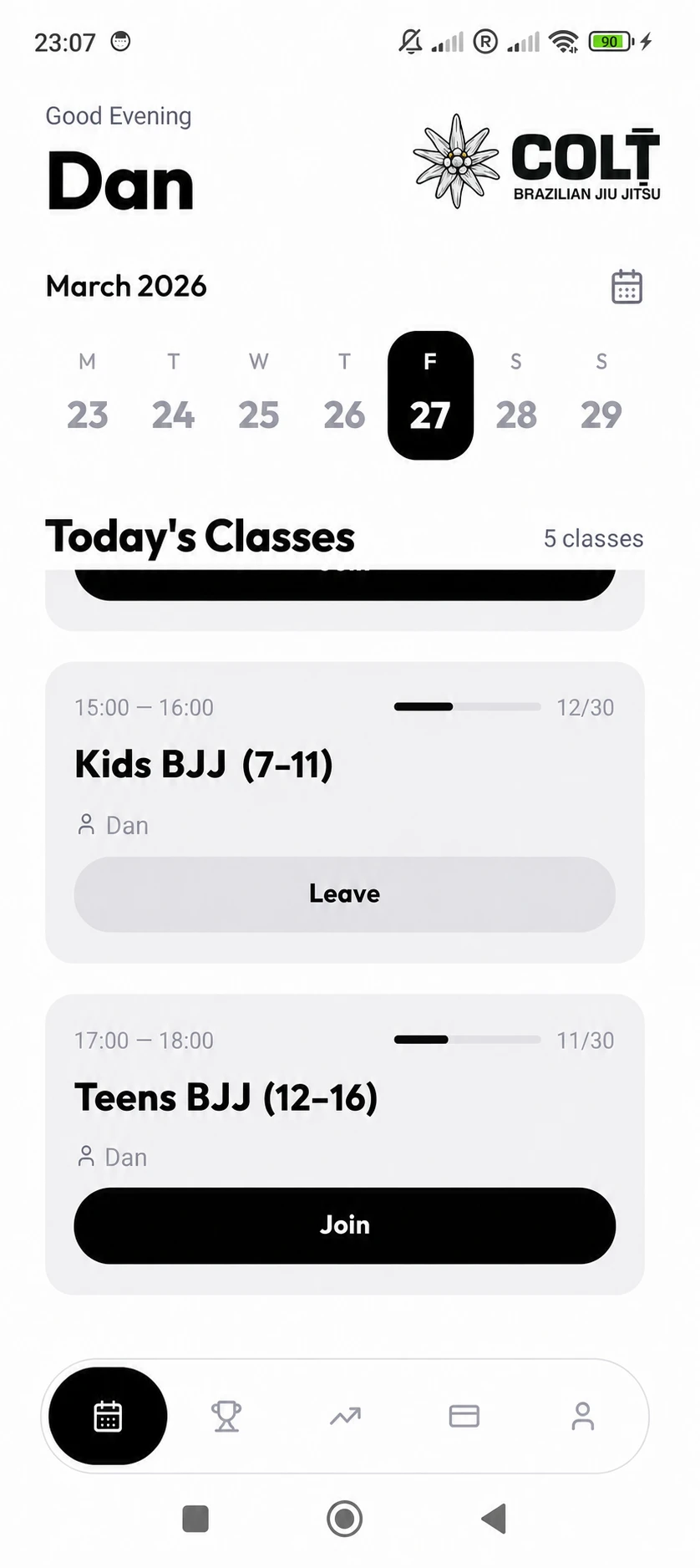 Aplicația MatSync cu logo-ul Colt: calendarul săptămânii și clasele zilei Kids BJJ și Teens BJJ, cu butoanele Join și Leave